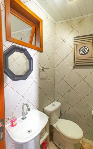 Casa à venda com 250m², 4 quartos e 2 vagas Casa à venda com 250m², 4 quartos e 2 vagasLavabo