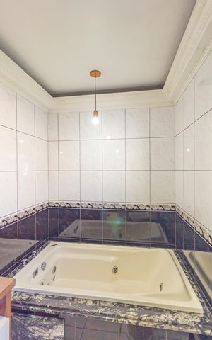 Casa à venda com 250m², 4 quartos e 2 vagas Casa à venda com 250m², 4 quartos e 2 vagasBanheiro da Suíte