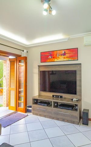 Casa à venda com 250m², 4 quartos e 2 vagas Casa à venda com 250m², 4 quartos e 2 vagasCozinha