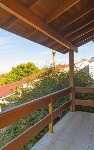 Casa à venda com 250m², 4 quartos e 2 vagas Casa à venda com 250m², 4 quartos e 2 vagasVaranda da Suíte