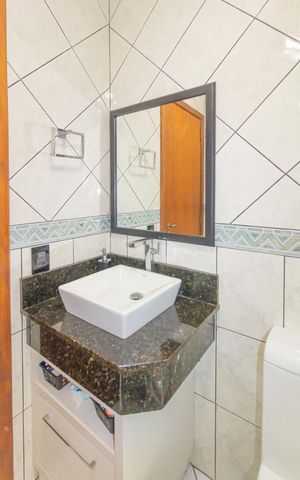 Casa à venda com 250m², 4 quartos e 2 vagas Casa à venda com 250m², 4 quartos e 2 vagasBanheiro Social