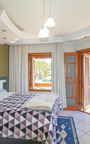 Casa à venda com 250m², 4 quartos e 2 vagas Casa à venda com 250m², 4 quartos e 2 vagasSuíte