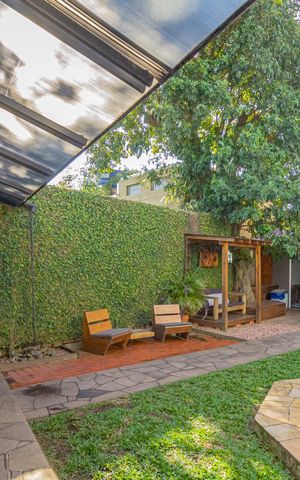 Casa à venda com 250m², 4 quartos e 2 vagas Casa à venda com 250m², 4 quartos e 2 vagasEspaço Gourmet