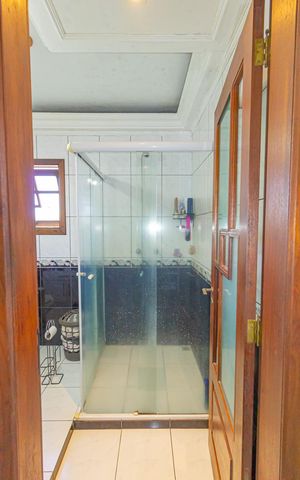 Casa à venda com 250m², 4 quartos e 2 vagas Casa à venda com 250m², 4 quartos e 2 vagasBanheiro da Suíte