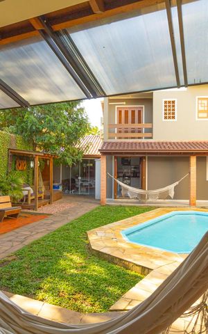 Casa à venda com 250m², 4 quartos e 2 vagas Casa à venda com 250m², 4 quartos e 2 vagasPiscina e Espaço Gourmet