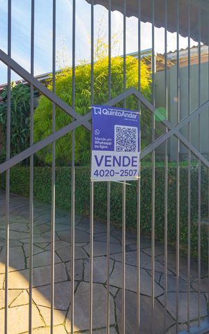 Casa à venda com 250m², 4 quartos e 2 vagas Casa à venda com 250m², 4 quartos e 2 vagasPlaca instalada
