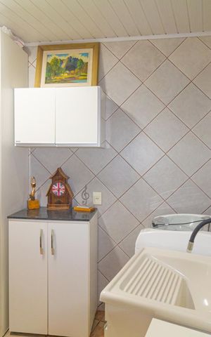 Casa à venda com 250m², 4 quartos e 2 vagas Casa à venda com 250m², 4 quartos e 2 vagasLavanderia