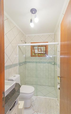 Casa à venda com 250m², 4 quartos e 2 vagas Casa à venda com 250m², 4 quartos e 2 vagasBanheiro Social