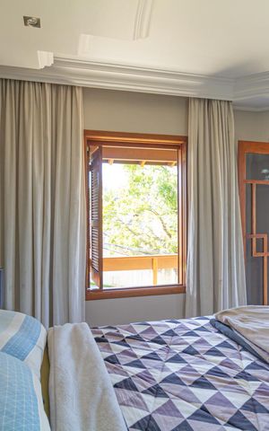 Casa à venda com 250m², 4 quartos e 2 vagas Casa à venda com 250m², 4 quartos e 2 vagasSuíte