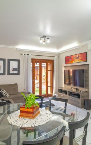 Casa à venda com 250m², 4 quartos e 2 vagas Casa à venda com 250m², 4 quartos e 2 vagasCozinha
