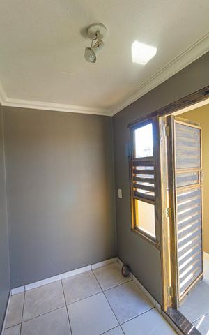Casa à venda com 250m², 4 quartos e 2 vagas Casa à venda com 250m², 4 quartos e 2 vagasDespensa