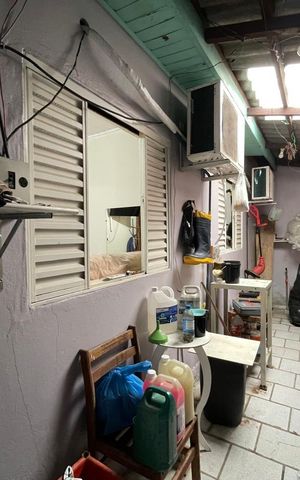 Casa à venda com 90m², 2 quartos e 2 vagas Casa à venda com 90m², 2 quartos e 2 vagasÁrea externa