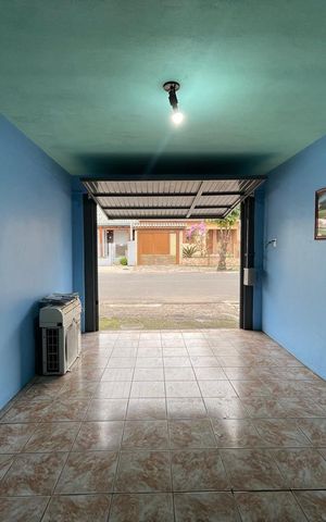 Casa à venda com 90m², 2 quartos e 2 vagas Casa à venda com 90m², 2 quartos e 2 vagasGaragem