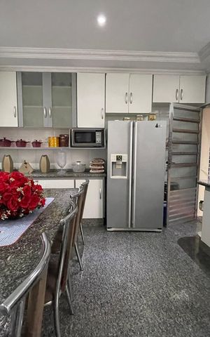 Casa à venda com 330m², 3 quartos e 7 vagas Casa à venda com 330m², 3 quartos e 7 vagasCozinha