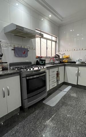 Casa à venda com 330m², 3 quartos e 7 vagas Casa à venda com 330m², 3 quartos e 7 vagasCozinha