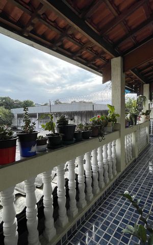 Casa à venda com 330m², 3 quartos e 7 vagas Casa à venda com 330m², 3 quartos e 7 vagasVaranda