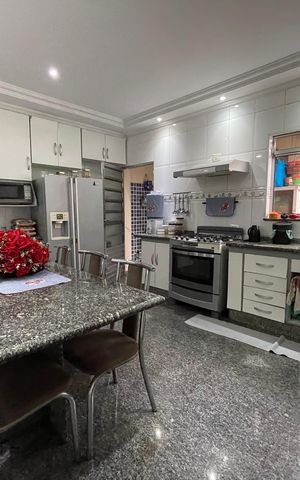 Casa à venda com 330m², 3 quartos e 7 vagas Casa à venda com 330m², 3 quartos e 7 vagasCozinha