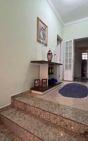 Casa à venda com 330m², 3 quartos e 7 vagas Casa à venda com 330m², 3 quartos e 7 vagasSala