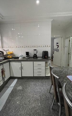 Casa à venda com 330m², 3 quartos e 7 vagas Casa à venda com 330m², 3 quartos e 7 vagasCozinha