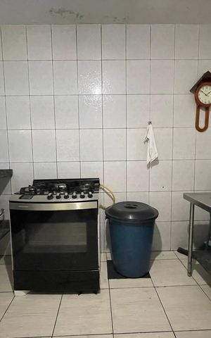 Casa à venda com 330m², 3 quartos e 7 vagas Casa à venda com 330m², 3 quartos e 7 vagasCozinha salão de festas