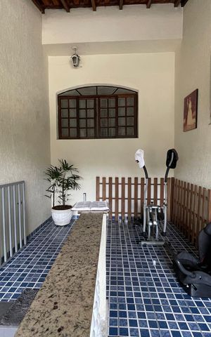Casa à venda com 330m², 3 quartos e 7 vagas Casa à venda com 330m², 3 quartos e 7 vagasEntrada