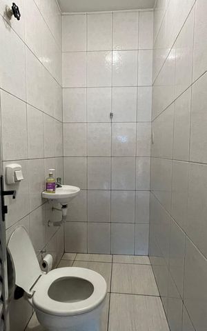 Casa à venda com 330m², 3 quartos e 7 vagas Casa à venda com 330m², 3 quartos e 7 vagasBanheiro 4