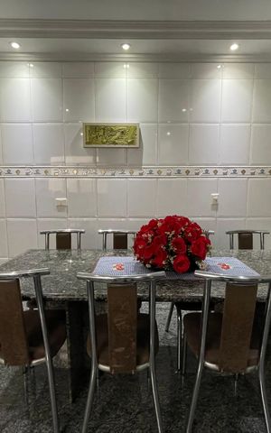 Casa à venda com 330m², 3 quartos e 7 vagas Casa à venda com 330m², 3 quartos e 7 vagasCozinha