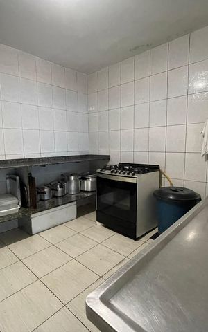Casa à venda com 330m², 3 quartos e 7 vagas Casa à venda com 330m², 3 quartos e 7 vagasCozinha salão de festas