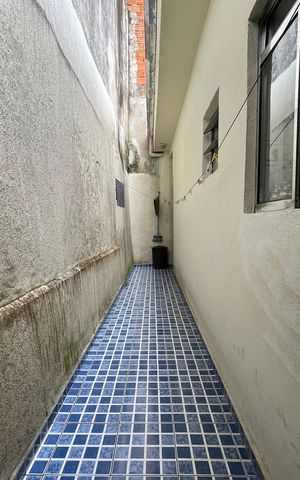 Casa à venda com 330m², 3 quartos e 7 vagas Casa à venda com 330m², 3 quartos e 7 vagasCorredor lateral