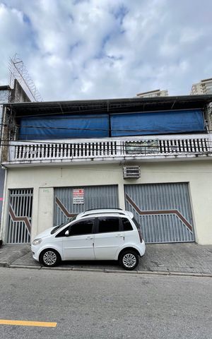 Casa à venda com 330m², 3 quartos e 7 vagas Casa à venda com 330m², 3 quartos e 7 vagasFachada