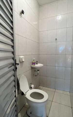 Casa à venda com 330m², 3 quartos e 7 vagas Casa à venda com 330m², 3 quartos e 7 vagasBanheiro 4