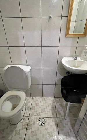 Casa à venda com 330m², 3 quartos e 7 vagas Casa à venda com 330m², 3 quartos e 7 vagasBanheiro 5