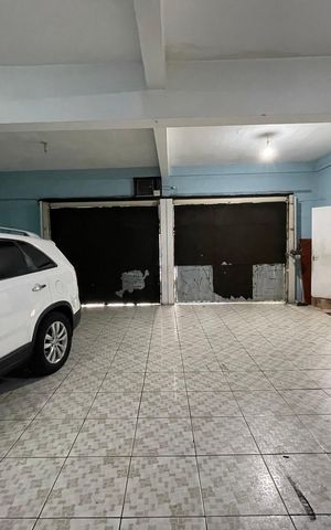 Casa à venda com 330m², 3 quartos e 7 vagas Casa à venda com 330m², 3 quartos e 7 vagasGaragem