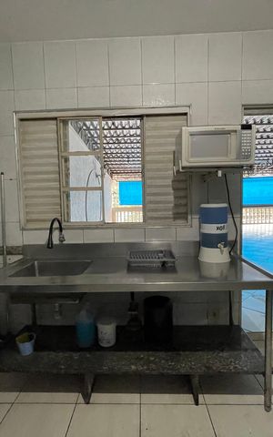 Casa à venda com 330m², 3 quartos e 7 vagas Casa à venda com 330m², 3 quartos e 7 vagasCozinha salão de festas