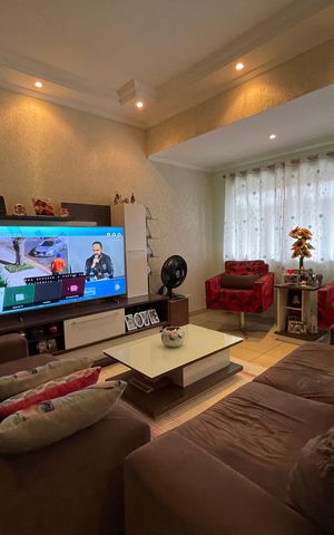Casa à venda com 330m², 3 quartos e 7 vagas Casa à venda com 330m², 3 quartos e 7 vagasSala