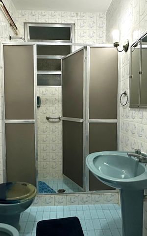 Apartamento à venda com 93m², 3 quartos e sem vaga Apartamento à venda com 93m², 3 quartos e sem vagaBanheiro Social