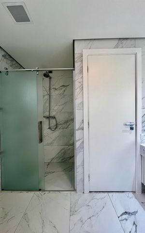 Apartamento à venda com 186m², 3 quartos e 3 vagas Apartamento à venda com 186m², 3 quartos e 3 vagasBanheiro Suíte 2