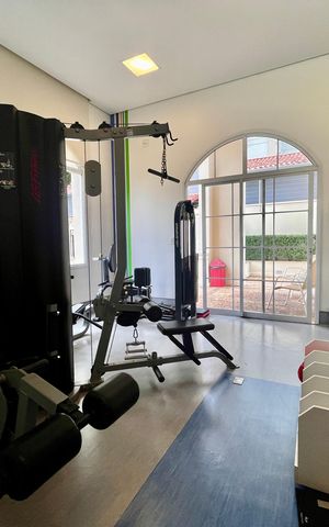 Apartamento à venda com 186m², 3 quartos e 3 vagas Apartamento à venda com 186m², 3 quartos e 3 vagasÁrea comum - Academia
