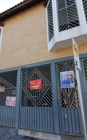 Casa à venda com 356m², 3 quartos e 2 vagasFachada