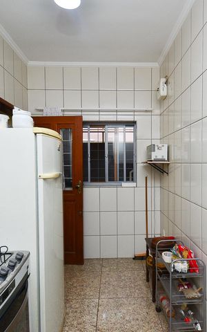 Casa à venda com 218m², 2 quartos e 2 vagas Casa à venda com 218m², 2 quartos e 2 vagasCozinha