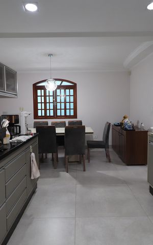 Casa à venda com 250m², 3 quartos e 3 vagasCozinha