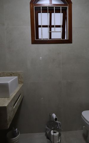 Casa à venda com 250m², 3 quartos e 3 vagasBanheiro 2