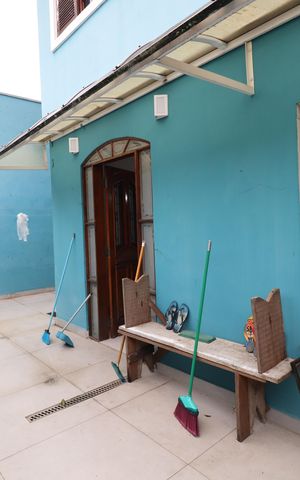 Casa à venda com 250m², 3 quartos e 3 vagasQuintal