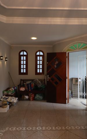 Casa à venda com 250m², 3 quartos e 3 vagasSala