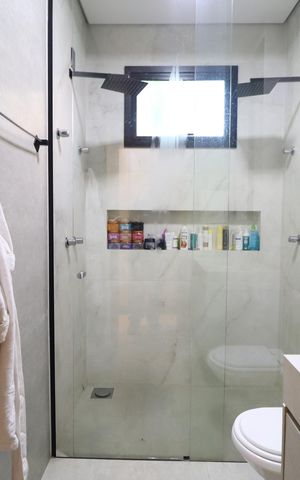 Casa de condomínio para alugar com 400m², 2 quartos e 4 vagasBanheiro da Suíte 2