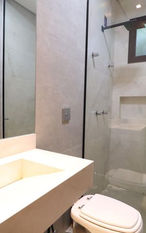 Casa de condomínio para alugar com 400m², 2 quartos e 4 vagasBanheiro da Suíte 1