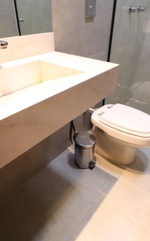 Casa de condomínio para alugar com 400m², 2 quartos e 4 vagasBanheiro da Suíte 1