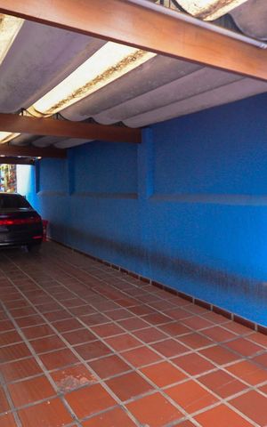 Casa à venda com 300m², 4 quartos e 4 vagas Casa à venda com 300m², 4 quartos e 4 vagasGaragem