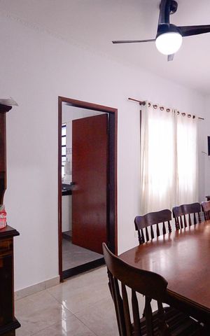 Casa à venda com 300m², 4 quartos e 4 vagas Casa à venda com 300m², 4 quartos e 4 vagasSala de Jantar