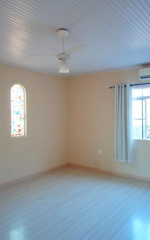 Casa à venda com 182m², 4 quartos e 2 vagasCasa 2 - Sala